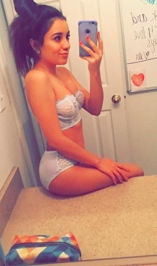 Female escort in Muscle Shoals (Hey Handsome, I'm 25 year's Single Independent baby slut girlfriend chick lick My Nipples💕Tight twat Special servis...) #1